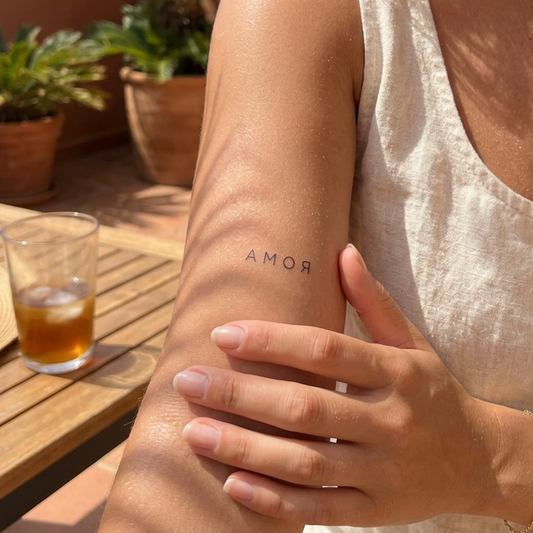 AMOЯ