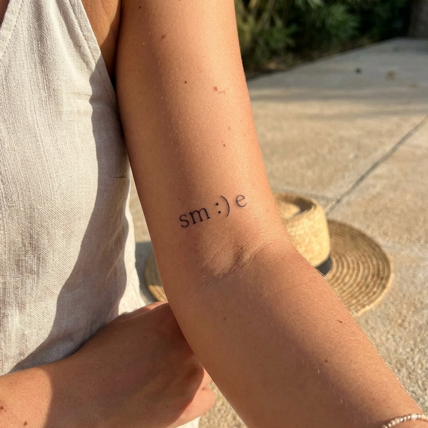 sm : ) e